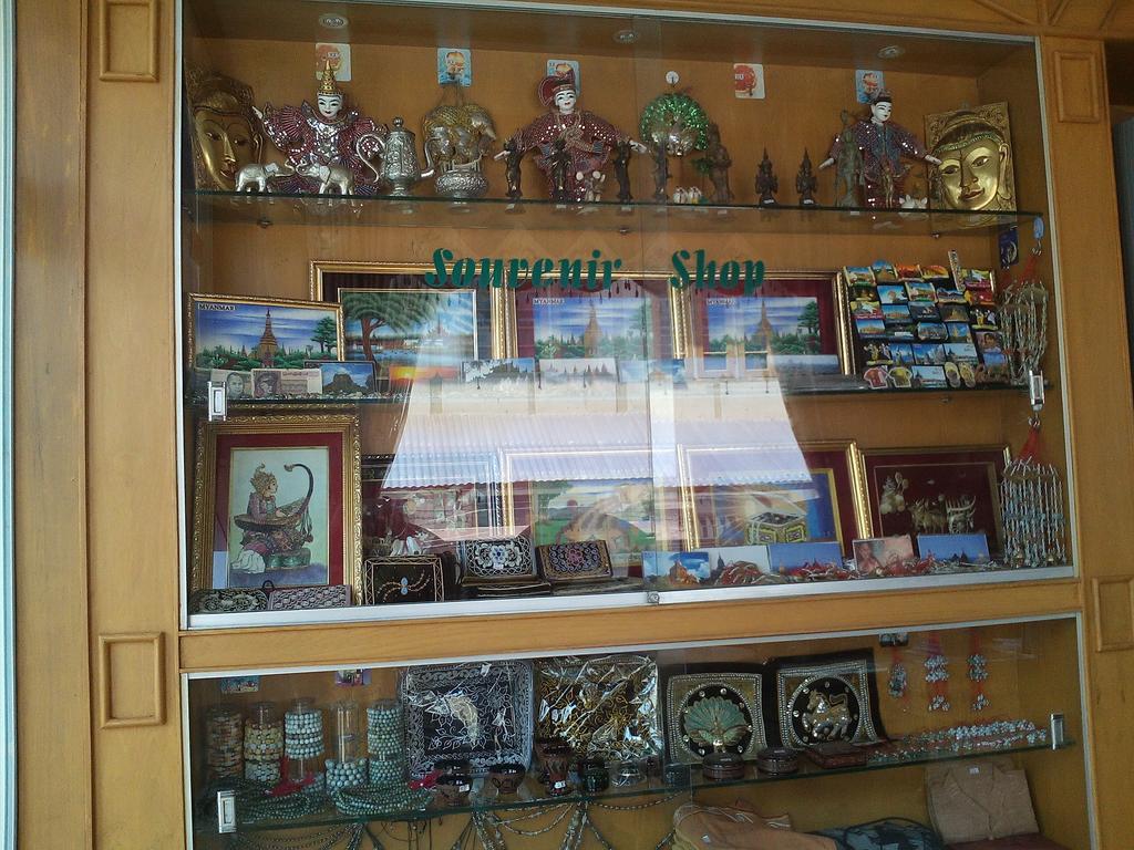 Golden Dream Hotel Мандалей Екстериор снимка